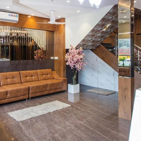 Hotel Hometown Near Us Embassy Bkc Mumbai Luaran gambar